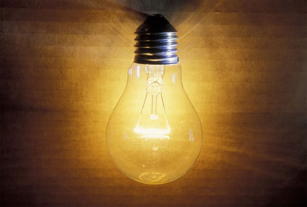 led vs Incandescent bulb