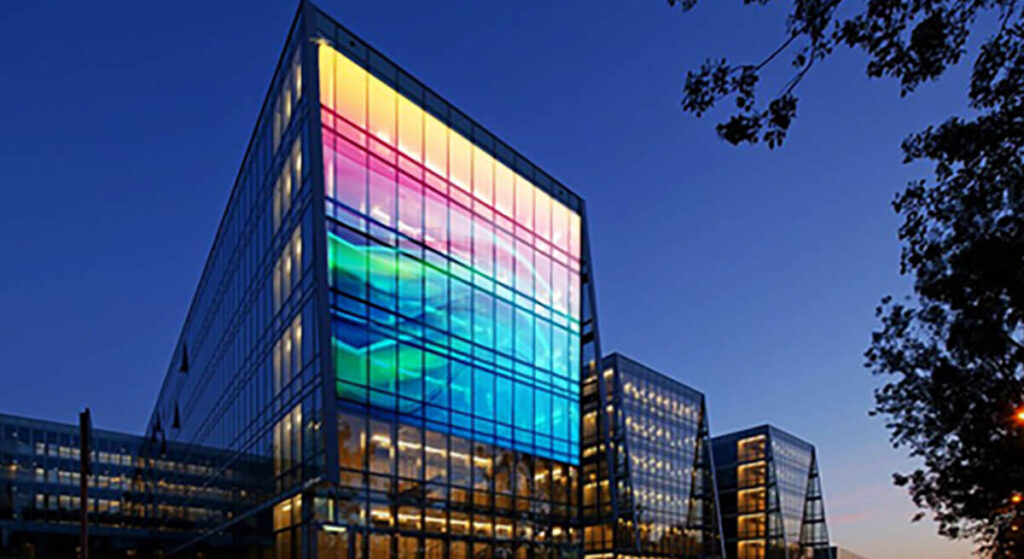 facade lighting for glass building
